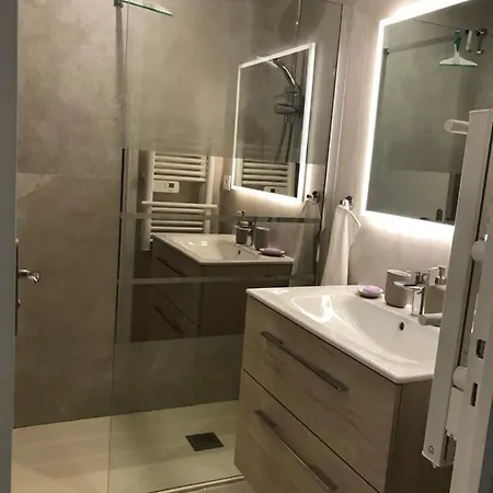 Cozy 1 Bedroom Juan-les-pins - Walk To Beaches, Restaurants, Old Town Apartmán