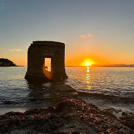 Cozy 1 Bedroom Juan-les-pins - Walk To Beaches, Restaurants, Old Town Apartamento *