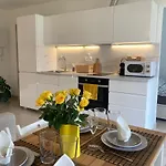 Cozy 1 Bedroom Juan-les-pins - Walk To Beaches, Restaurants, Old Town Apartment Antibes