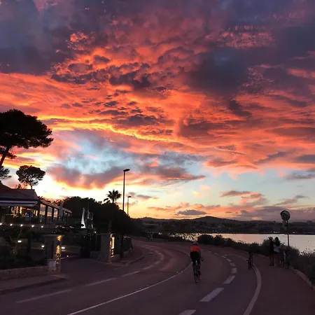 Cozy 1 Bedroom Juan-les-pins - Walk To Beaches, Restaurants, Old Town