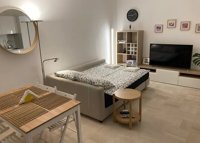 Апартаменти Cozy 1 Bedroom Juan-les-pins - Walk To Beaches, Restaurants, Old Town Антіб