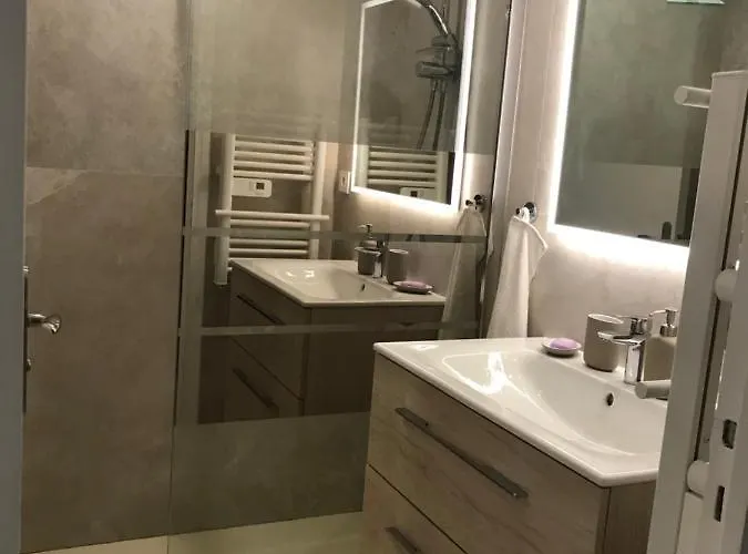 Cozy 1 Bedroom Juan-les-pins - Walk To Beaches, Restaurants, Old Town Апартаменти