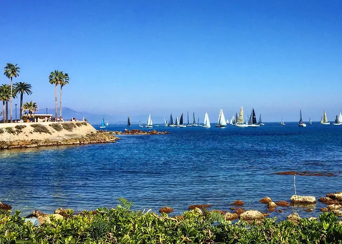 Cozy 1 Bedroom Juan-les-pins - Walk To Beaches, Restaurants, Old Town * Αντίμπ