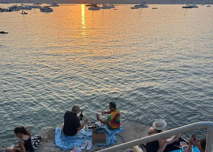 Апартаменти Cozy 1 Bedroom Juan-les-pins - Walk To Beaches, Restaurants, Old Town